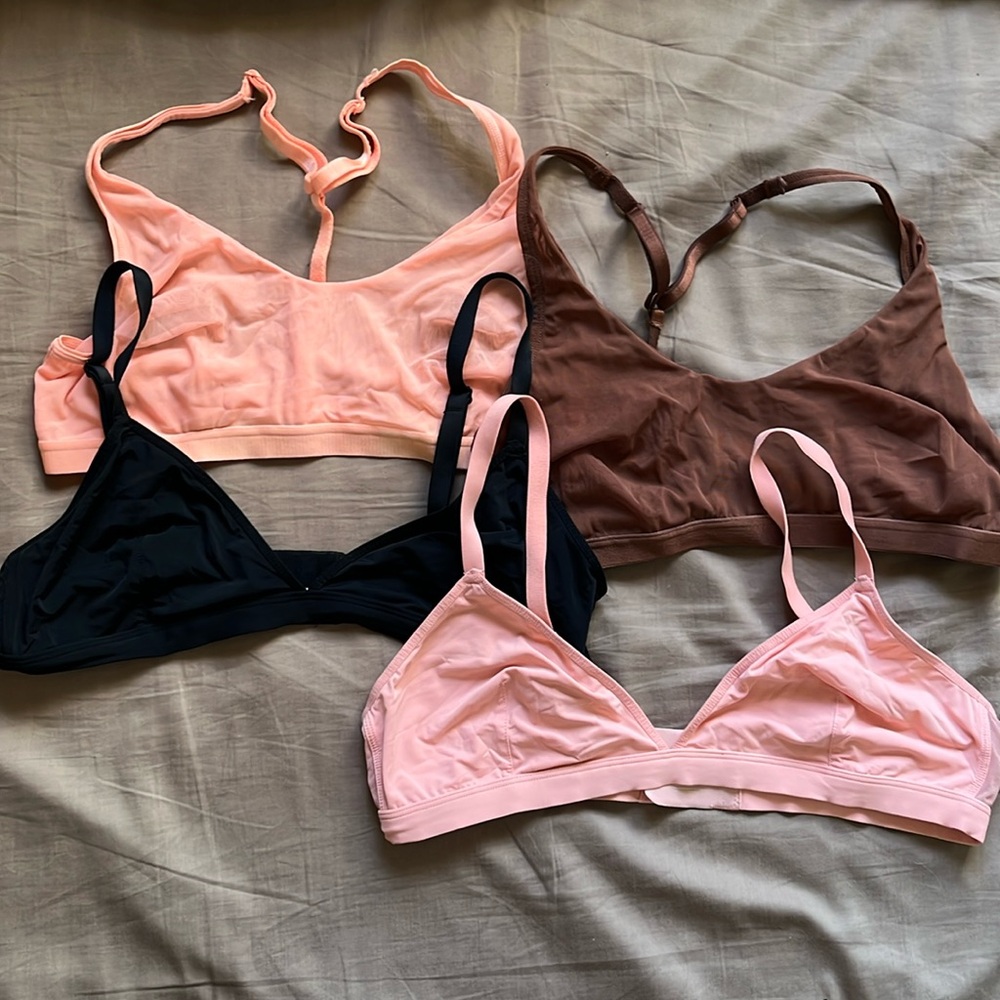 Parade bras (4, size medium)